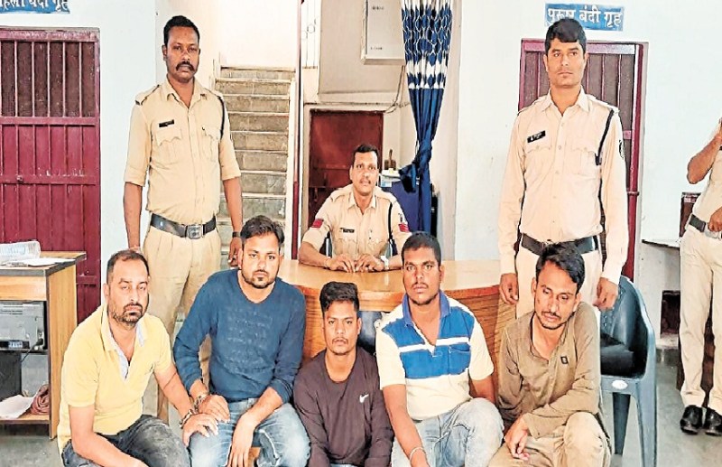 CG Crime News: गाली गलौज को लेकर विवाद, पार्टी मनाने पहुंचे युवकों ने किया रतनपुर के युवक पर चाकू से हमला
