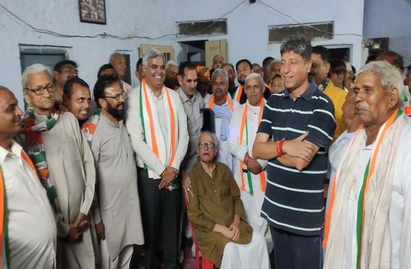 नेताओं का पाला बदलने का दौर शुरू, भाजपा छोड़ कांग्रेस में आए लाखन