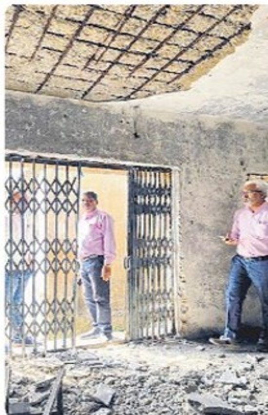 CG SCHOOL : एसईसीएल गेवरा खदान में हैवी ब्लास्टिंग, कंपन से स्कूल के छज्जे का गिरा प्लास्टर