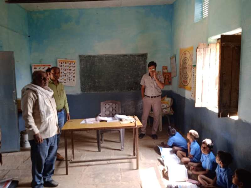 लोकतंत्र के उत्सव के लिए नौ दिनों का समय शेष, फिर भी पूरी तरह से तैयार नहीं मतदान केंद्र