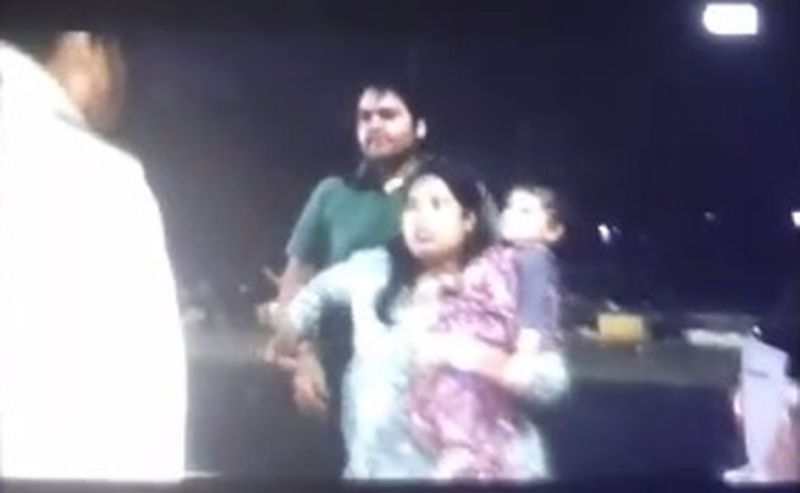 देर रात चुनावी जांच में तैनात पुलिसकर्मी और युवक हुए गुत्थमगुत्था, सिर फोड़ा