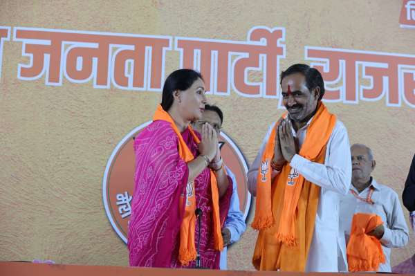 Independent candidate from Vidyadhar Nagar, Vishnu Pratap withdrew his nomination in support of Diya Kumari and joined the BJP along with his supporters.