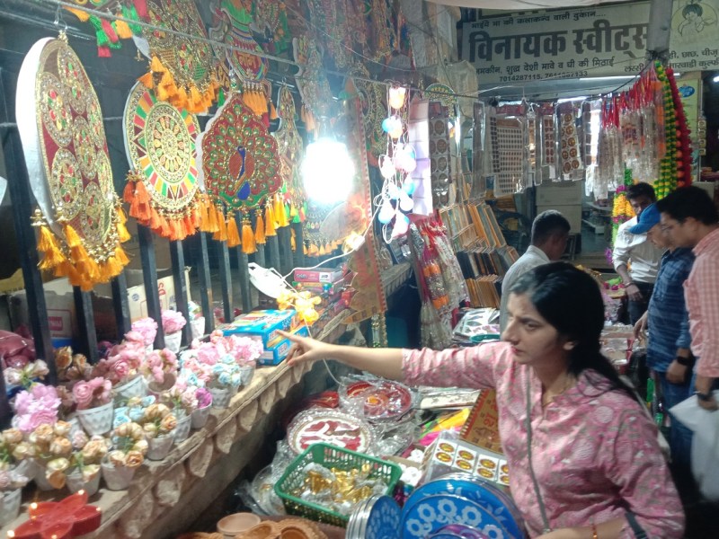 धन बरसने की आस में बाजार हुए गुलजार, बाजार में बरसेगा धन