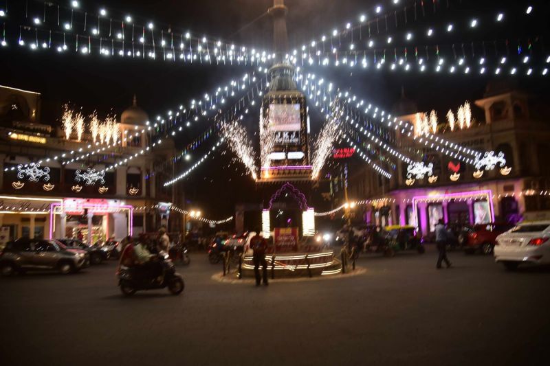 Diwali 2023 : धनतेरस पर बन रहा महासंयोग, बाजार में धनवर्षा के योग, जानें खरीदारी के श्रेष्ठ मुहूर्त