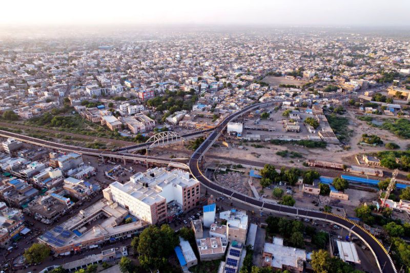 नेताजी, बताओ तो सही.... दुबई बनाने के सपने दिखाए थे, पूरे होंगे या नहीं ?