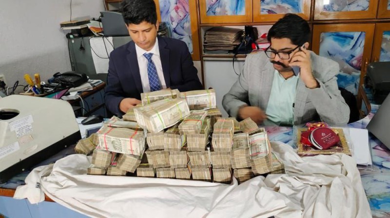 Income tax department Private lockers of Jaipur Ganpati Plaza cash recovered