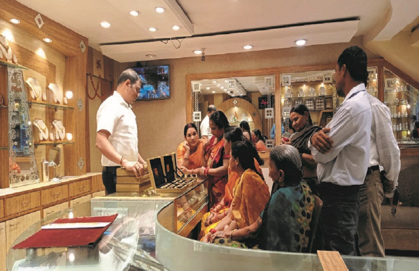 Diwali Festival 2023: धनतेरस पर आज पूरे दिन खरीदारी के लिए शुभ मुहूर्त, बरसेगा धन, बाजार सजकर तैयार