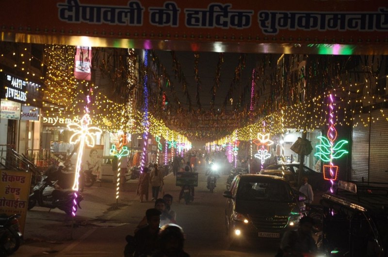 आज से दीपावली तक गोल बाजार व दयानंद मार्ग पर वाहनों का प्रवेश रहेगा बंद