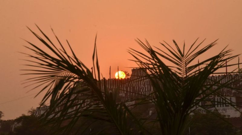 Weather: मैदानी भागों में चली बर्फीली हवाएं