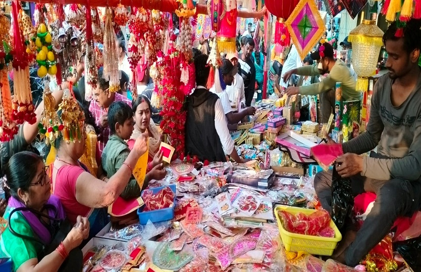 धनतेरस पर धनवर्षा, कारोबार सौ करोड़ से पार