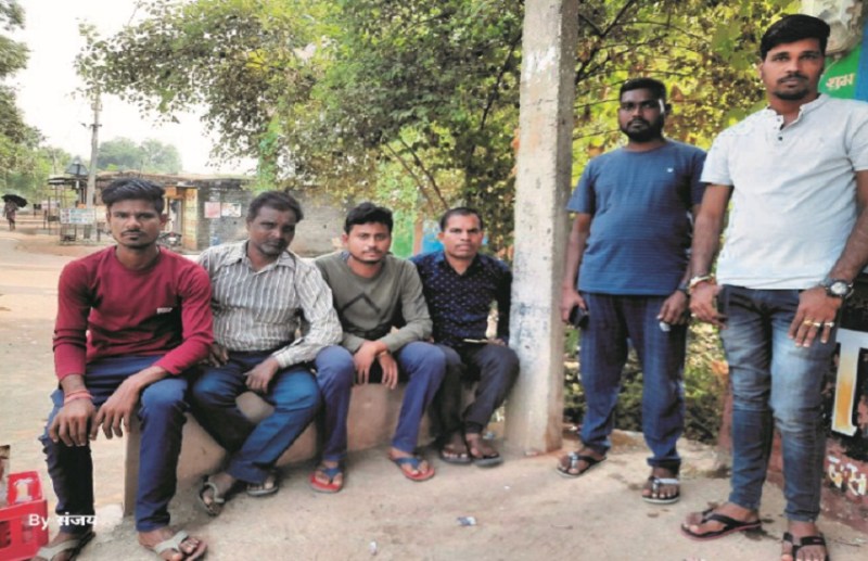 CG Election 2023: ग्रामीणों ने कहा, दर्जनों की संख्या में आत्मानंद स्कूल तो खोले पर नहीं सुधर रहा शिक्षा का स्तर