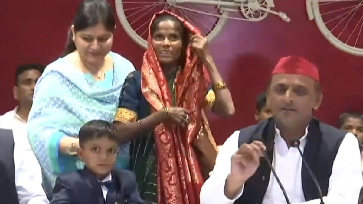 khajanchi_birthday_akhilesh_yadav_.jpg