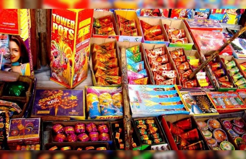 Diwali 2023: सीरीज पटाखे व लड़ियों की बिक्री, उपयोग एवं निर्माण पर रोक, जांच से बच रहा विभाग