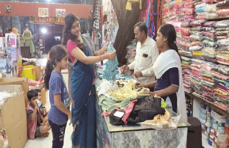 Diwali 2023: धनतेरस पर बाजार हुआ गुलजार, खरीदी के लिए लगी भीड़