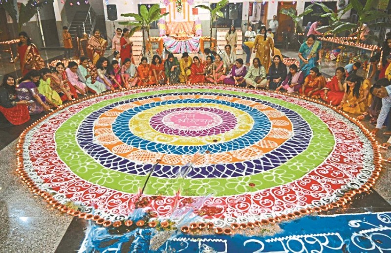 Diwali 2023: घर का कोना-कोना दमका, मां लक्ष्मी के स्वागत में जले 13 दीप