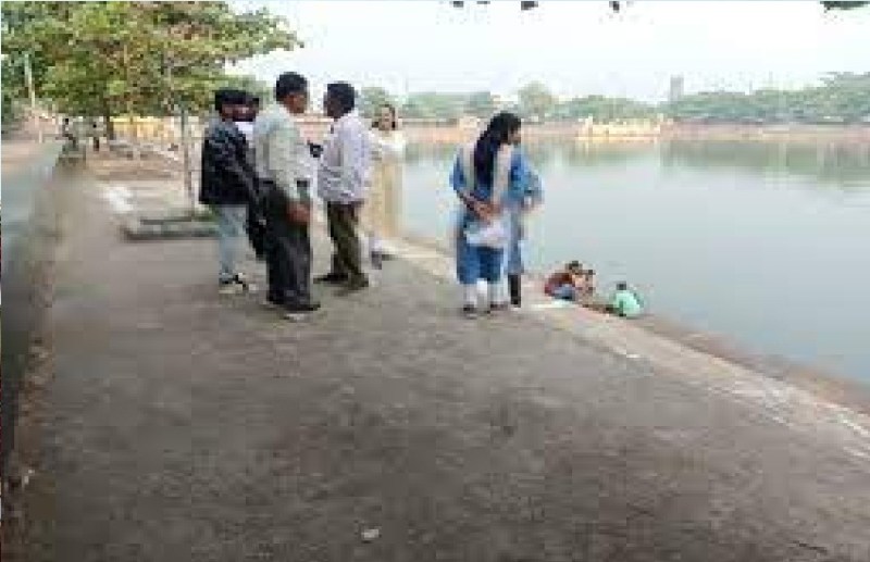 छठ पर्व के लिए साफ सफाई में जुटी निगम, रंगाई पोताई भी शुरू