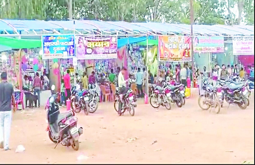 Sale of firecrackers causing air pollution in the city Kawardha