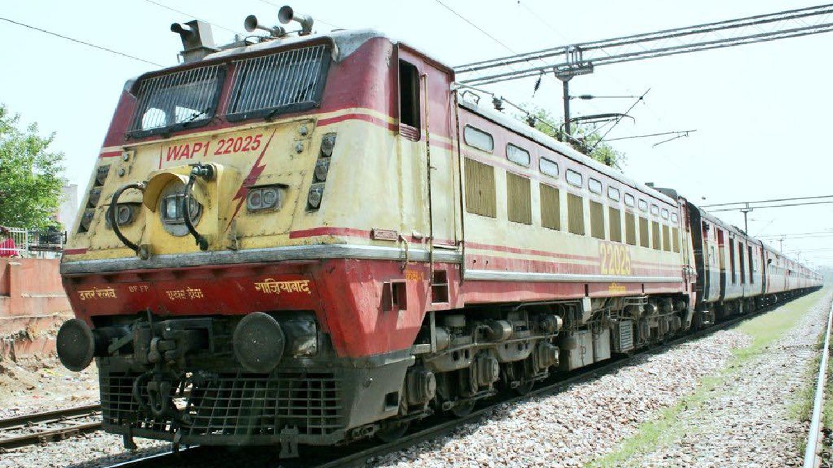 indian_railway_train.jpg