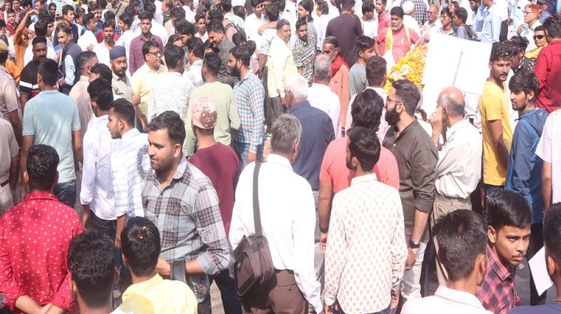 Days left to count, leaders sweating profuse