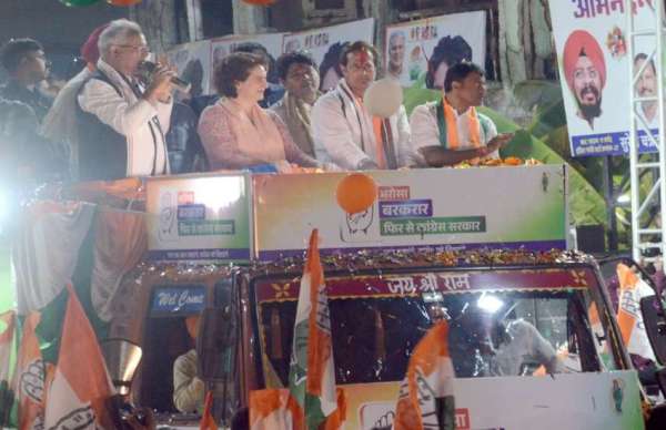 राजधानी रायपुर मे प्रियंका गाँधी का ऐतिहासिक रोड शो