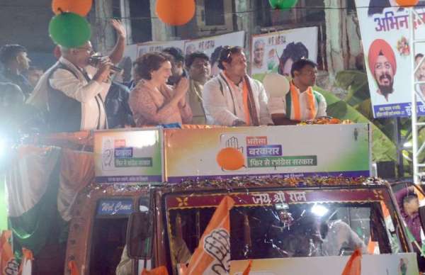 राजधानी रायपुर मे प्रियंका गाँधी का ऐतिहासिक रोड शो