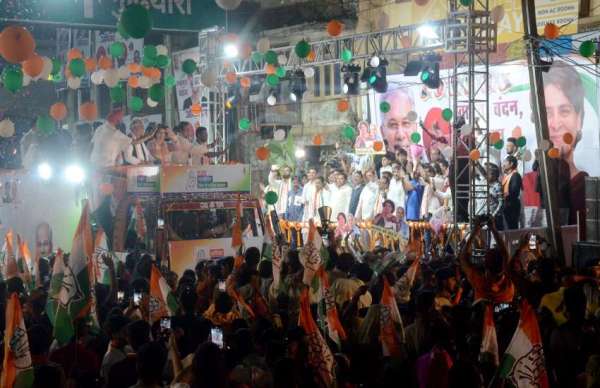 राजधानी रायपुर मे प्रियंका गाँधी का ऐतिहासिक रोड शो