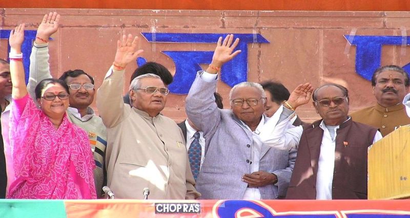 जात न पूछो नेता की...