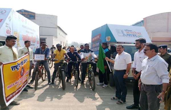 CG Election 2023: पत्रिका जनादेश यात्रा पहुंची अकलतरा पहुंची, नई सरकार चुनने वोटरों में दिखा उत्साह