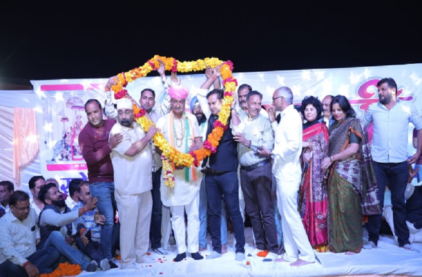 कांग्रेस प्रत्याशी सीताराम अग्रवाल को मिला मंजू शर्मा का साथ, विद्याधर नगर में मनाया दिवाली मिलन समारोह