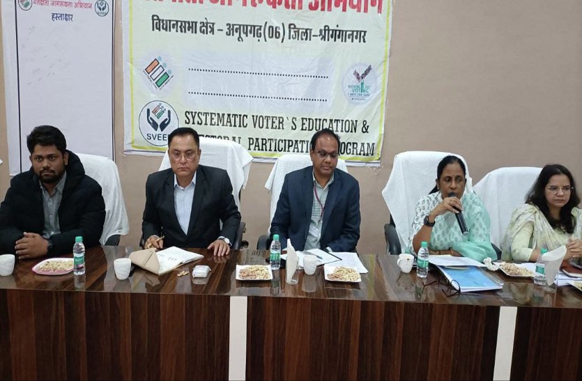 विधानसभा आम चुनाव : प्रत्याशियों को ईवीएम मशीनों की कमीशनिंग सहित अन्य जानकारियां दी