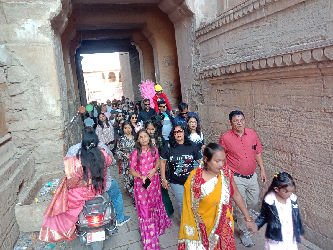 Video: देशी पाहुणों के सैलाब से जैसलमेर से सम तक ‘नो रूम’
