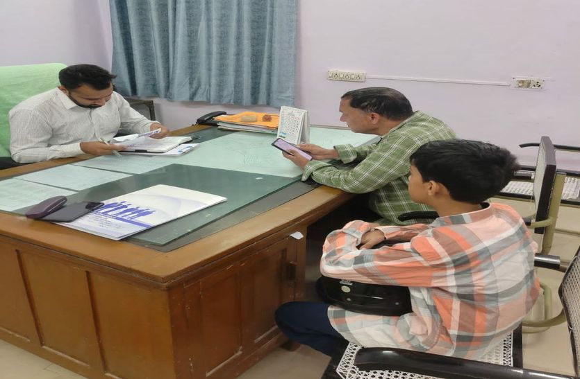 पानी की समस्याओं के लिए जनसुनवाई, एक्सईएन व एईएन एक घंटे तक सुन रहे लोगों की समस्या