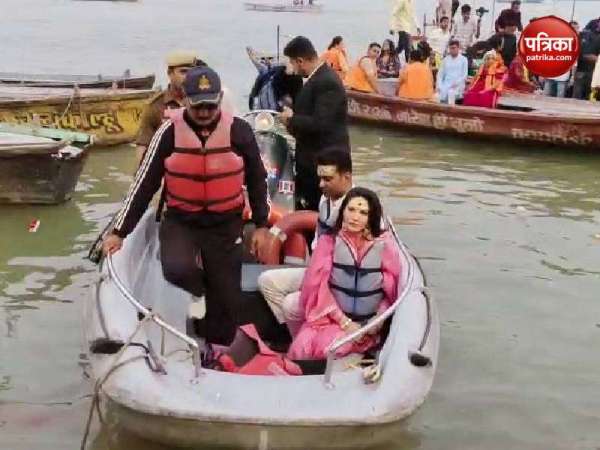 actress_sunny_leone_worshiped_ganga_in_kashi5.jpg