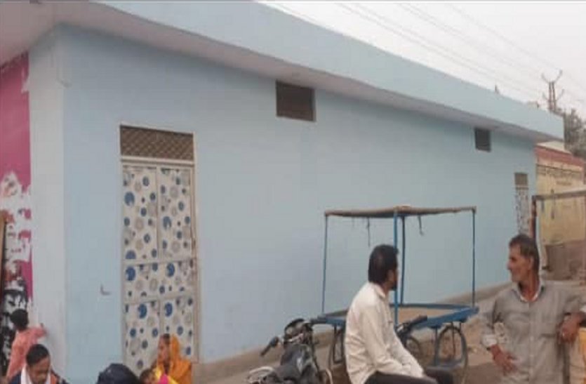 बस स्टैंड पर बने आधे अधूरे पड़े सुलभ काॅम्पलेक्स पर भी तालाबंदी, यात्री परेशान