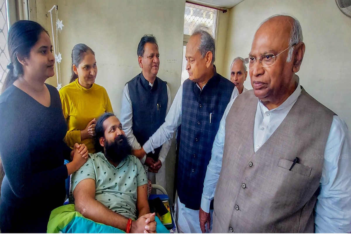 Mallikarjun Kharge CM Ashok Gehlot met AEN Harshadhipati in Jaipur