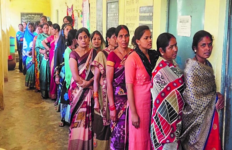 मतदान को लेकर हर वर्ग में उत्साह, शहर को पीछे छोड़ आगे निकले गांव के मतदाता