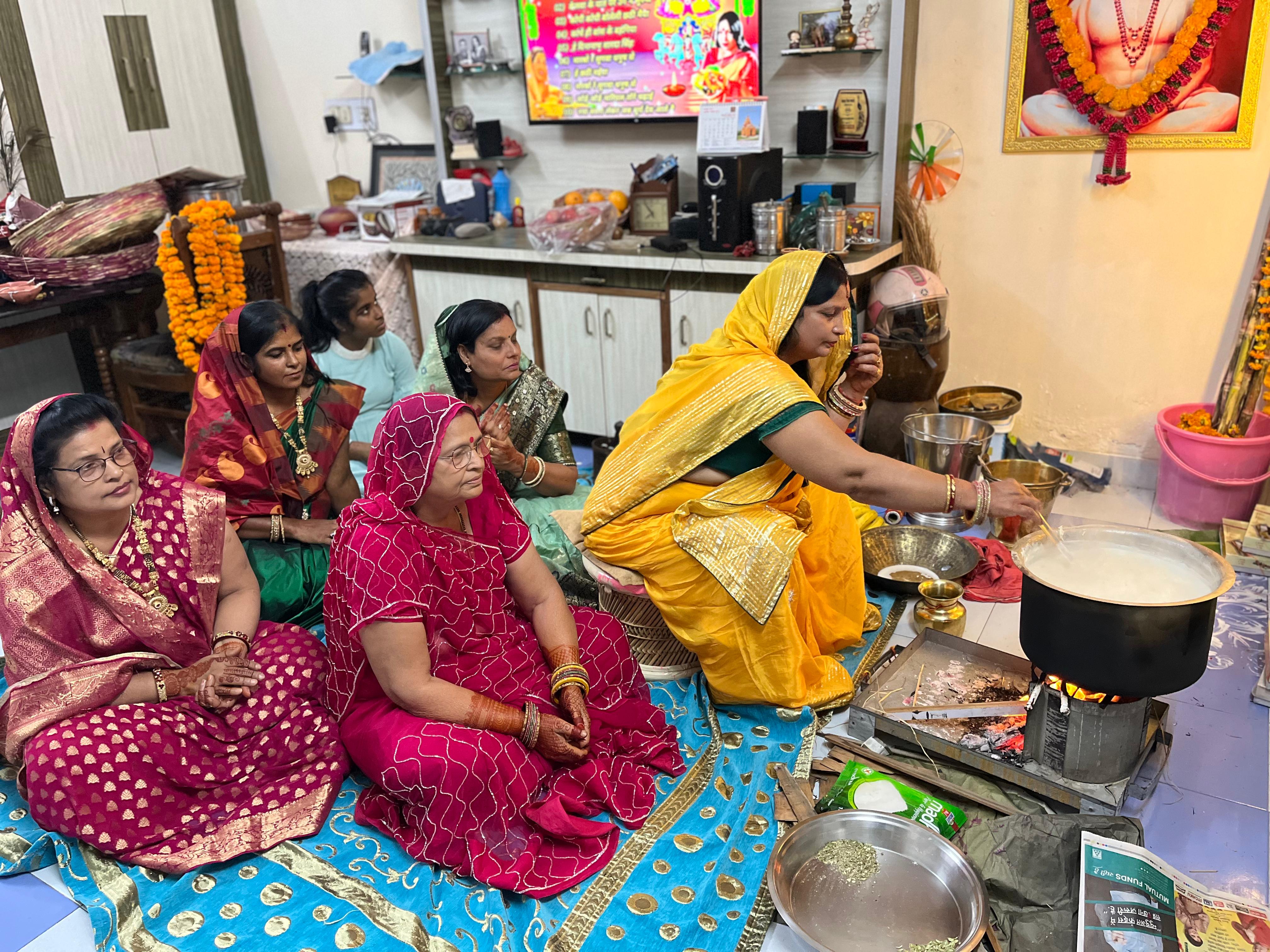 सूर्य आराधना का पर्व छठ आज, डूबते सूरज को देंगे अर्घ्य