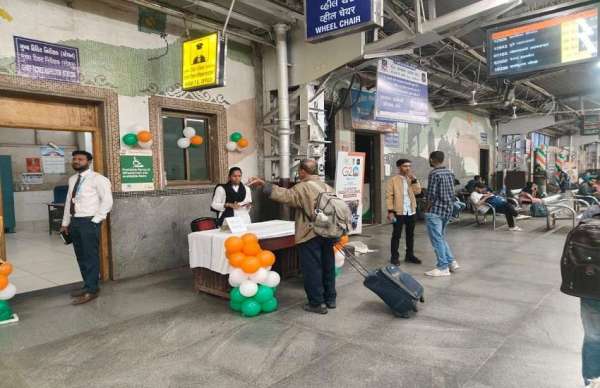 आई सी सी वन डे विश्व कप क्रिकेट के फाइनल मैच को लेकर पश्चिम रेलवे के अहमदाबाद स्टेशन आगमन पर क्रिकेट प्रेमियों के लिए सेल्फी पॉइंट, हेल्पडेस्क, मेडिकल टीम, क्लॉक रूम आदि विशेष व्यवस्थाएं की गई है।
