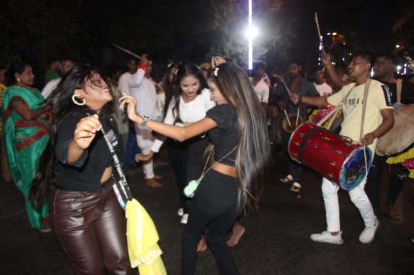 सूर्योपासना के चौथे दिन उगते सूर्य को दिया अघ्र्य