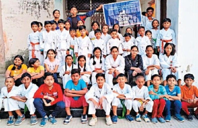 अंतराष्ट्रीय बाल दिवस: बच्चों को साक्षर बनाने से लेकर और प्रतिभाओं को निखारने आगे आई महिलाएं, जानिए उनका ये प्रयास