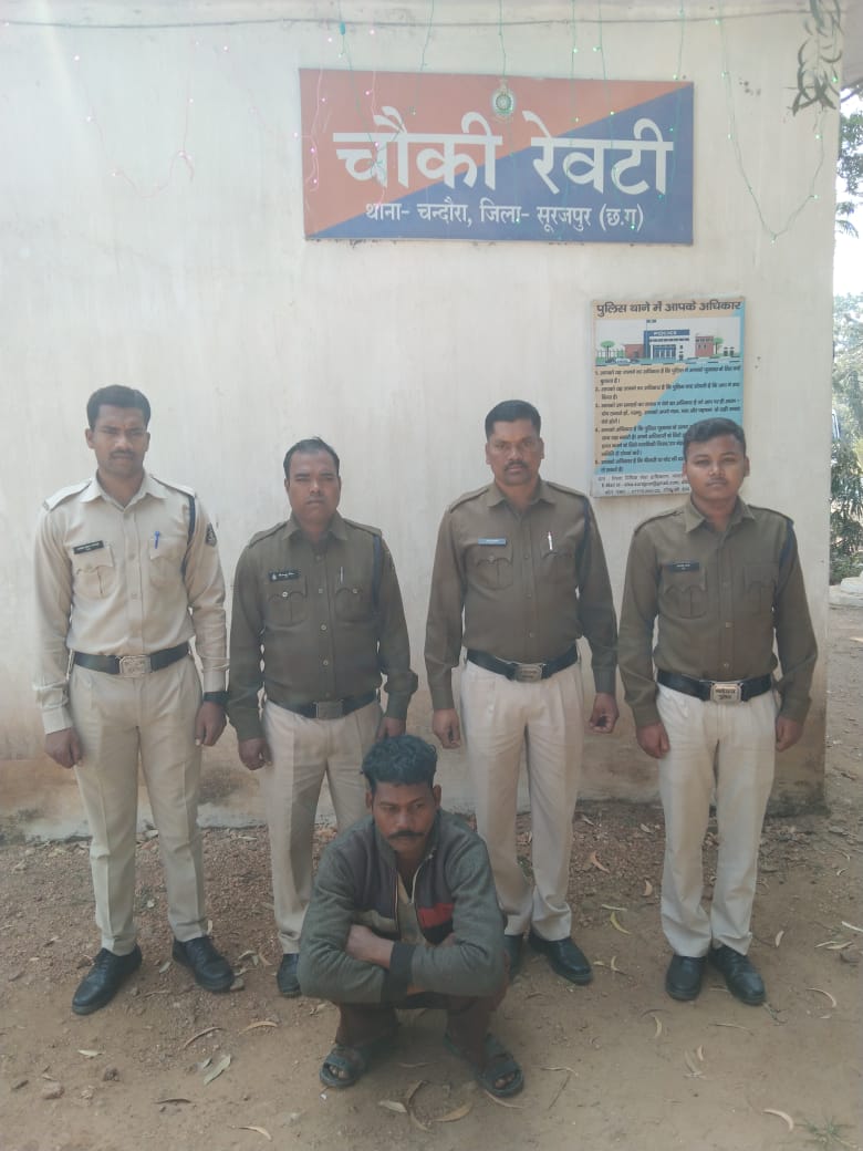 महिला की हत्या कर आत्महत्या का रुप देने शव को फांसी के फंदे पर टांगा