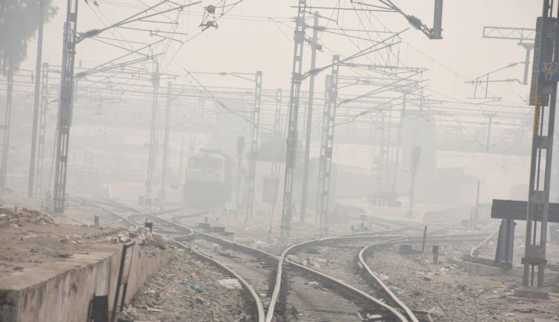 दिन भर धुंध-कोहरे का रहा असर