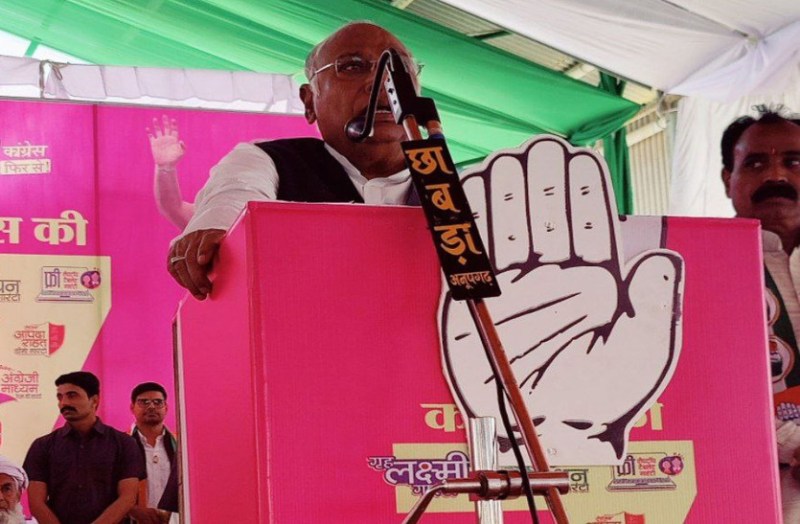 खडग़े की फिसली जुबान...कहा राहुल ने देश की एकता के लिए दी जान