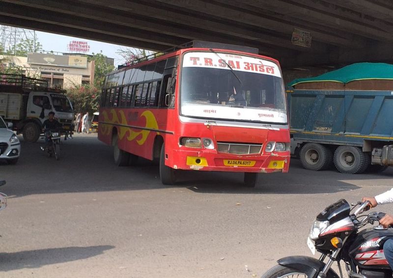 अधिग्रहित वाहनों को 22 नवम्बर शाम 4 बजे तक राजकीय पीजी कॉलेज बाड़मेर के परिसर में रिपोर्ट करना होगा।