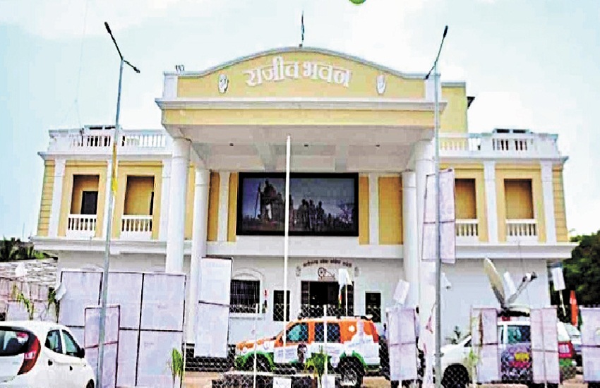 कांग्रेस के इस दिग्गज नेता पर लगे गंभीर आरोप, वोटिंग के दिन ही कार्यकर्ताओं को धमकाया, अब कार्रवाई की मांग