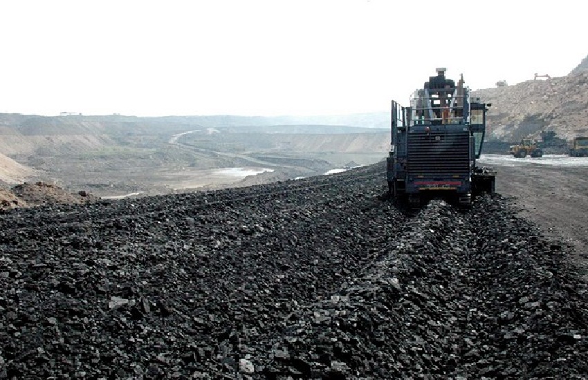 मजदूरों के साथ अत्याचार, 500 रुपए से भी कम वेतन में 8 के बजाए 12 घंटे तक करवा रहे काम