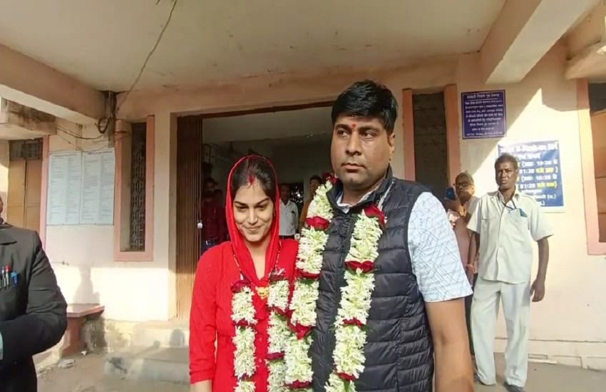 Police organized marriage of GST officer and girlfriend Raigarh News