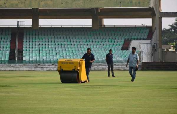 IND vs AUS Match: रायपुर में लगेंगे जमकर चौके-छक्के, तैयार हो रहा पिच, देखिए तस्वीरें