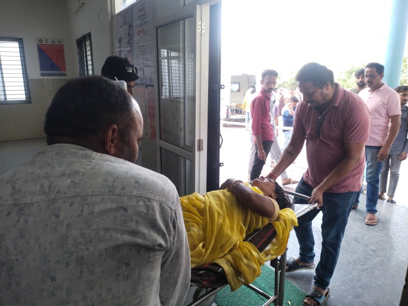 खातेगांव-कन्नौद के बीच यात्री बस पलटी, 2 साल के मासूम की मौत