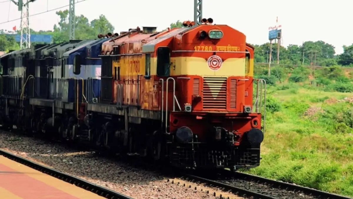 indian_railway_train.jpg